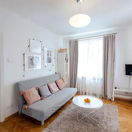 Gagarina 12 - Piekny Apartament Przy Lazienkach Krolewskich - Duze Lozko 160x200cm - Bardzo Duzy Balkon - Wifi - Telewizja Kablowa - Bezplatna Strefa Parkowania - Better * Warszawa