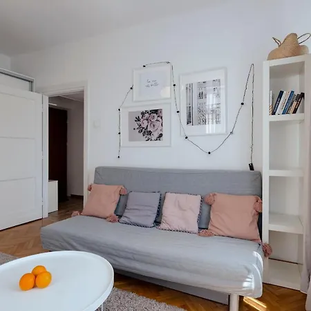 Apartament Gagarina 12 - Piekny Apartament Przy Lazienkach Krolewskich - Duze Lozko 160x200cm - Bardzo Duzy Balkon - Wifi - Telewizja Kablowa - Bezplatna Strefa Parkowania - Better *