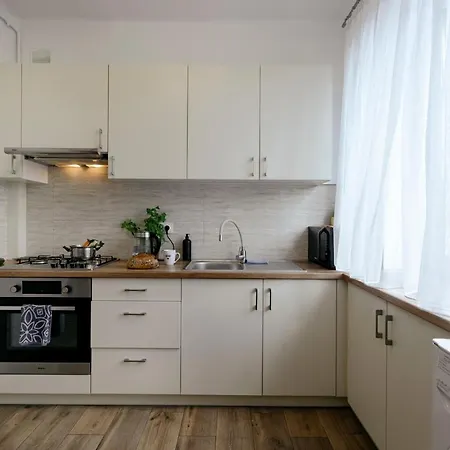 Apartament Gagarina 12 - Piekny Apartament Przy Lazienkach Krolewskich - Duze Lozko 160x200cm - Bardzo Duzy Balkon - Wifi - Telewizja Kablowa - Bezplatna Strefa Parkowania - Better *