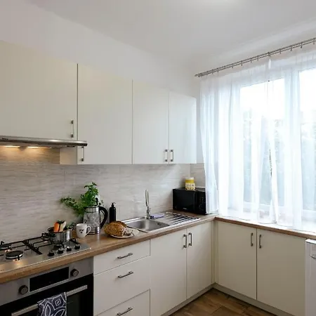 Apartament Gagarina 12 - Piekny Apartament Przy Lazienkach Krolewskich - Duze Lozko 160x200cm - Bardzo Duzy Balkon - Wifi - Telewizja Kablowa - Bezplatna Strefa Parkowania - Better