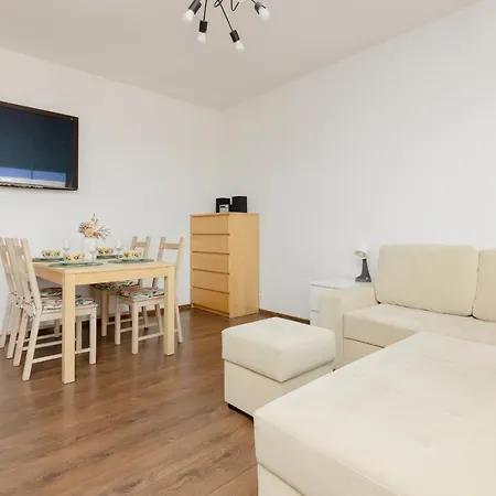 Spacious Family With Parking & Balcony In Warsaw, Bielany By Renters * Warszawa