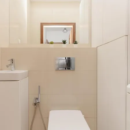Spacious Family With Parking & Balcony In Warsaw, Bielany By Renters * Warszawa