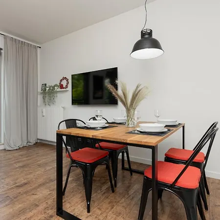 Stylish & Trendy 1 Bedroom Wola With Parking By Renters *