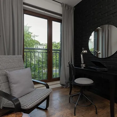 Stylish & Trendy 1 Bedroom Wola With Parking By Renters Apartment