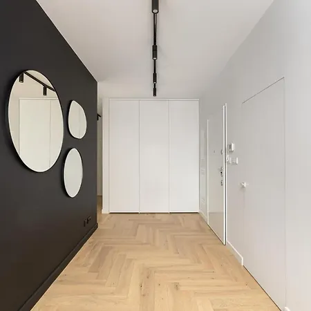 Ecru 3-bedroom Luxurious With City View Wwa22 Apartment Warsaw
