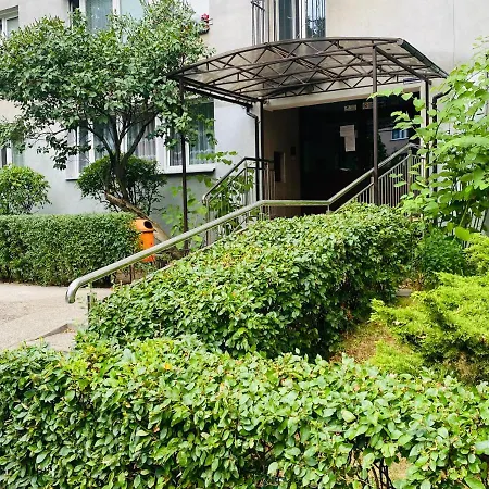 Apartment Elegant And Green, Near M1 Metro