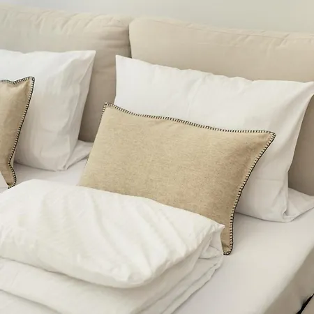 Ecru 3-bedroom Luxurious With City View Wwa22 Apartment *