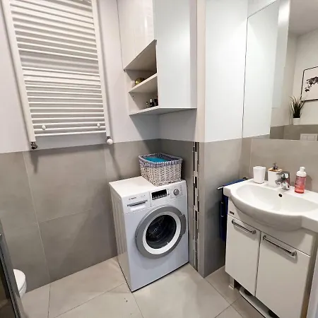 Nowoczesny Apartament - Blisko Centrum Warsaw
