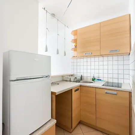 Apartment Metro Rondo Onz Yellow Warsaw