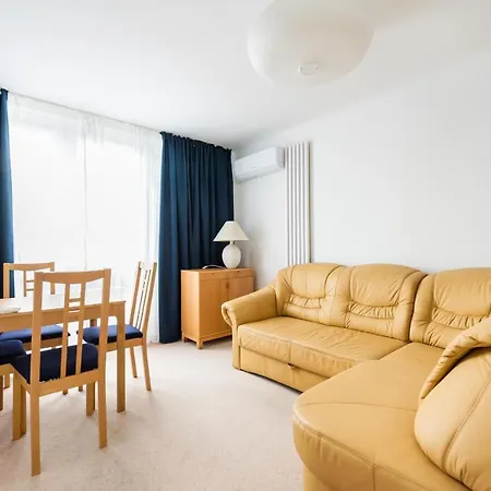 Metro Rondo Onz Yellow Apartment *