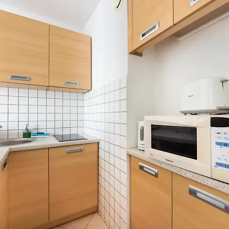 Apartment Metro Rondo Onz Yellow