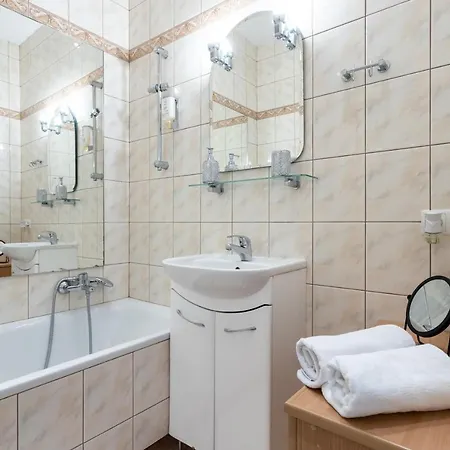 Apartment Golden Warsaw- 3 Separate - Location&nowy Swiat Warsaw