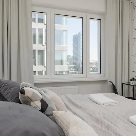 Amazing Spacious In Center By Renters Apartment *
