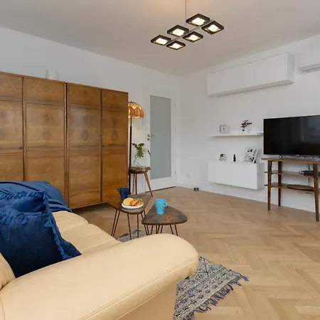 Elegant With Ac 550 M To Copernicus Science Centre By Renters Apartment Warsaw