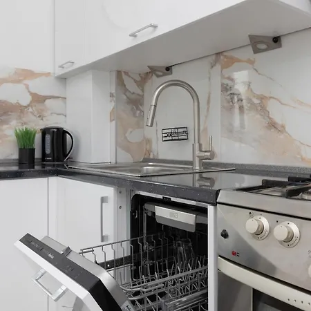 Elegant With Ac 550 M To Copernicus Science Centre By Renters Apartment Warsaw