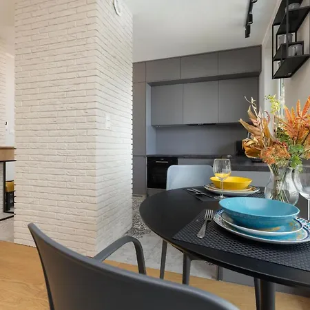 Trendy With Ac And Parking In By Renters * Warsaw