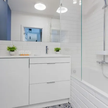 Trendy With Ac And Parking In By Renters Warsaw