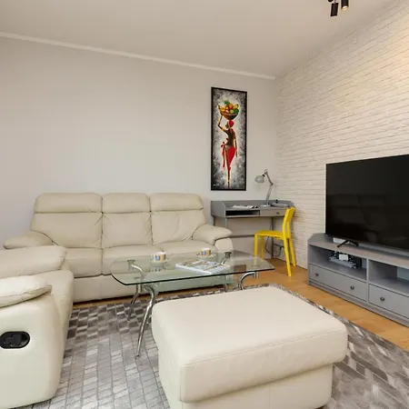 Trendy With Ac And Parking In By Renters Warsaw