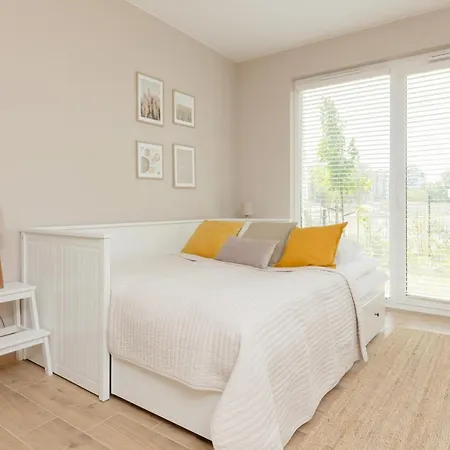 Cozy & Bright Zupnicza By Renters Apartment