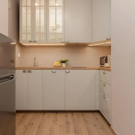 Cozy & Bright Zupnicza By Renters Apartment