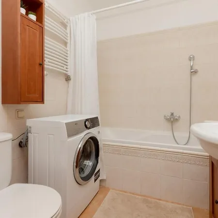 Zelazna Comfortable Center Of By Renters