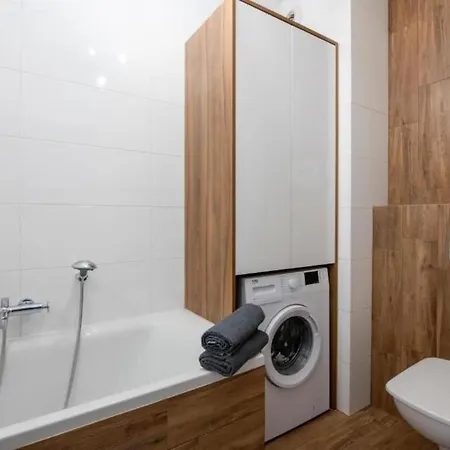 Apartment Woronicza 33b: Private With Separate Bedroom, Balcony & Free Parking Warsaw