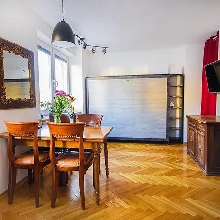 Apartment Charming Next To Lazienki Park And Center Warsaw