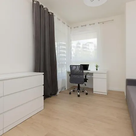 Modern Family With Parking By Renters * Warsaw