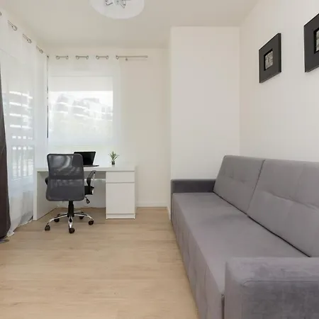 Modern Family With Parking By Renters Apartment Warsaw