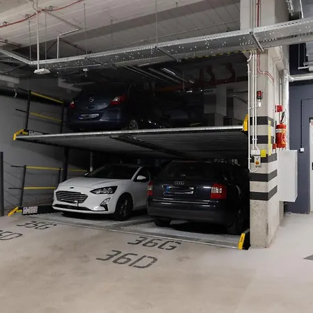 Modern Family With Parking By Renters Apartment