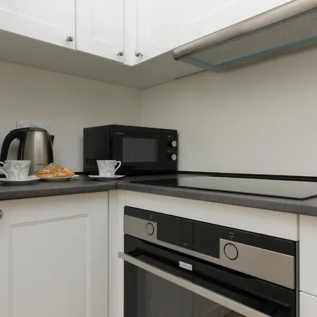 Apartment Modern Family With Parking By Renters