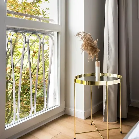 Metro Ratusz Arsenal Modern Studio