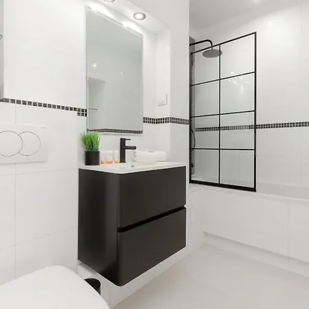 Apartment Moniuszki One-bedroom By Renters *