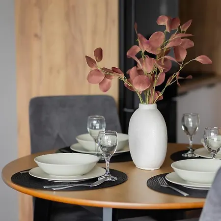 Modern Praga With Parking Near The Zoo By Renters Apartment
