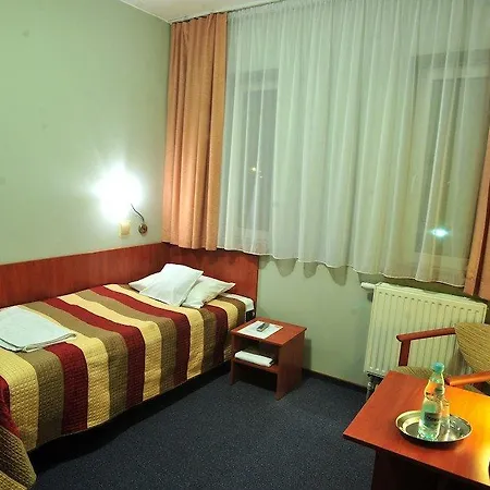 Zlote Deby 3* ワルシャワ