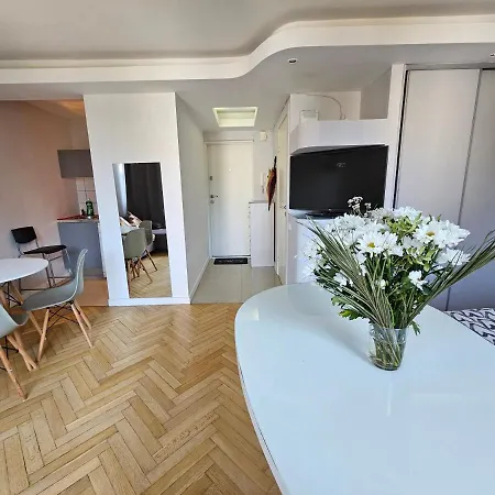 Studio Zelazna Apartment *