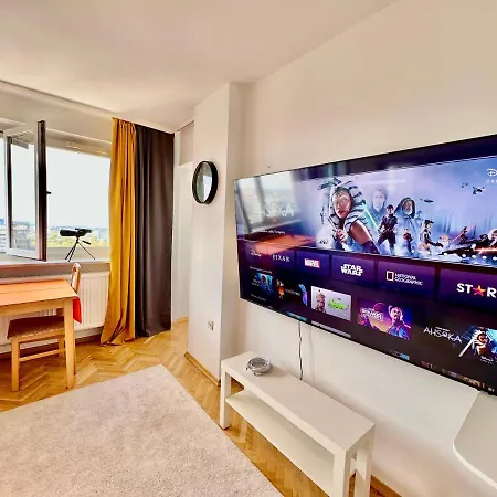 Apartment Orange 3 Fast Wifi 1gbs 85'tv Netflix Hbo Disney+ Skyshowmax Warsaw