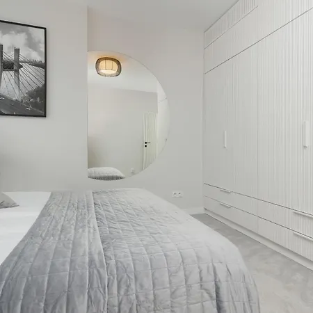 Luxurious Unique Tower With Skyline By Renters Prestige Apartment *