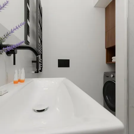 Apartment 10 Min Walk From Palace Of Culture & Science By Renters *