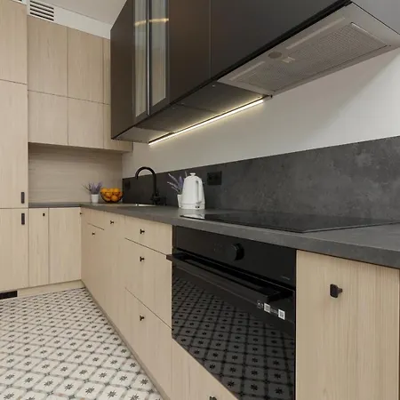 Apartment 10 Min Walk From Palace Of Culture & Science By Renters *