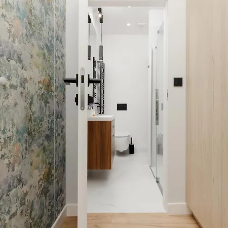 Apartment 10 Min Walk From Palace Of Culture & Science By Renters