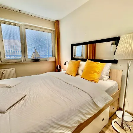 Gold 5 Fast Wifi 1 Gbs Big 85'tv Netflix Hbo Disney+ Apartment Warsaw