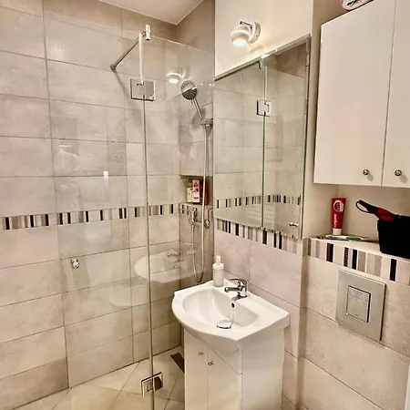 Apartment Gold 5 Fast Wifi 1 Gbs Big 85'tv Netflix Hbo Disney+ Warsaw