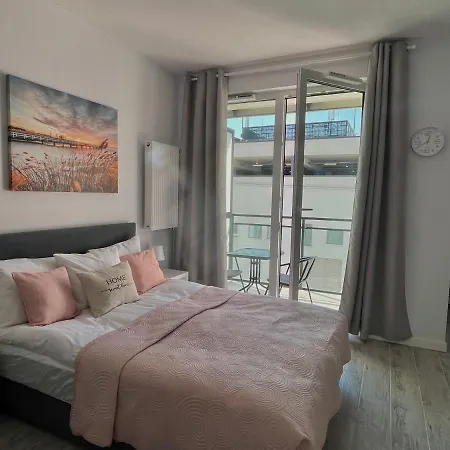 Raspberry By Galeria Polnocna Apartment *