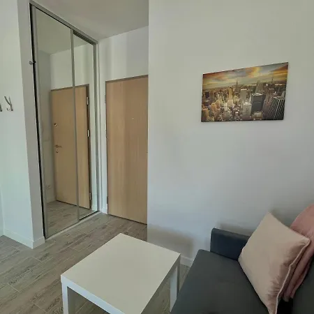 Raspberry By Galeria Polnocna Apartment