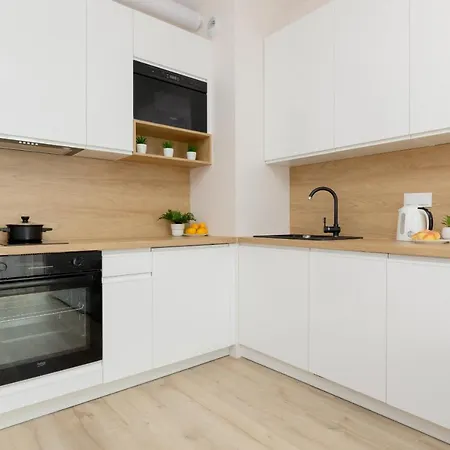 Cozy Lopuszanska By Renters * Warsaw