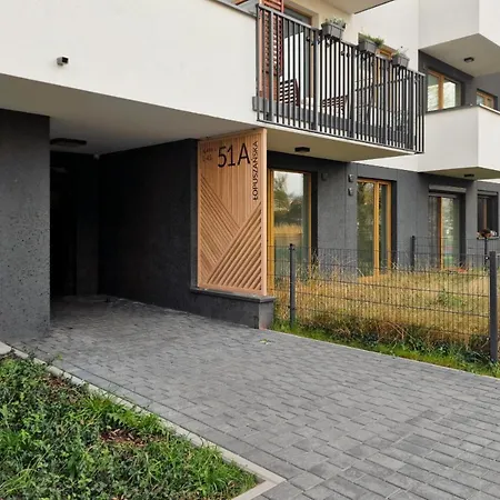Cozy Lopuszanska By Renters