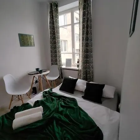 Cozy In Center *
