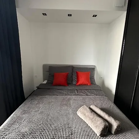 Apartament 52 *