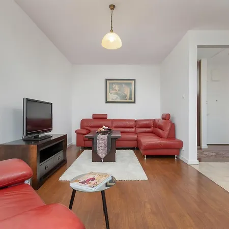 Cozy Near Airport By Renters Apartment *